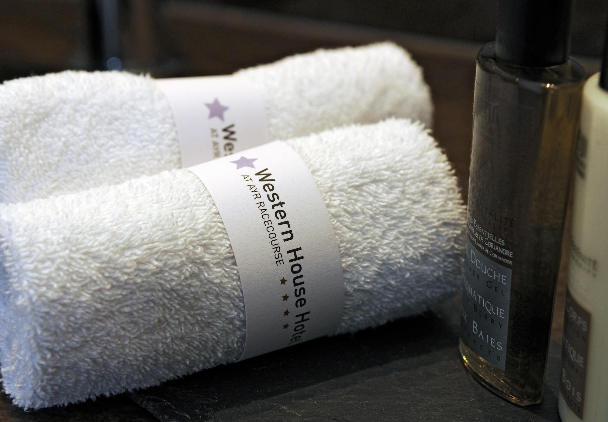 Western House Hotel At Ayr Racecourse Esterno foto