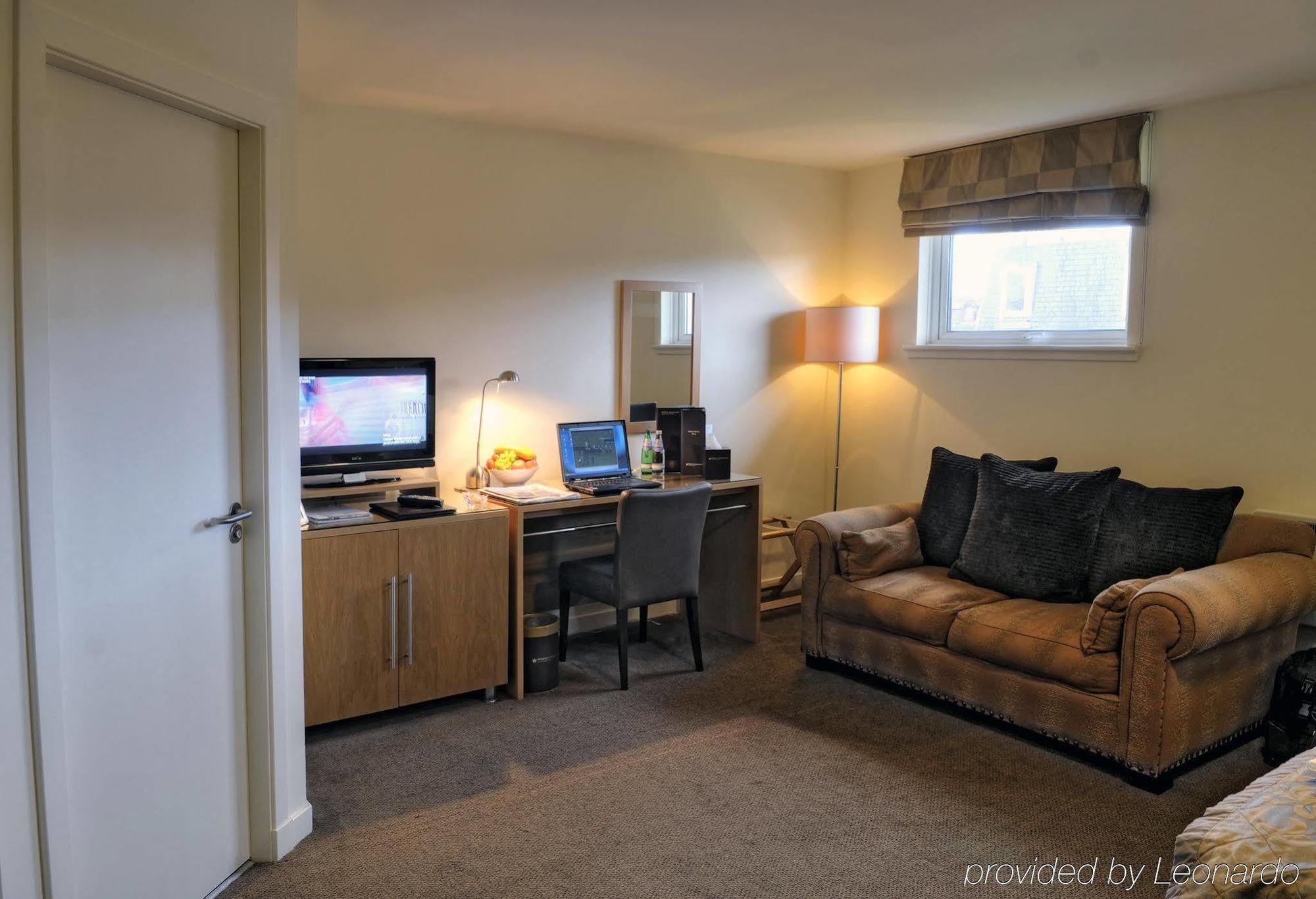 Western House Hotel At Ayr Racecourse Esterno foto